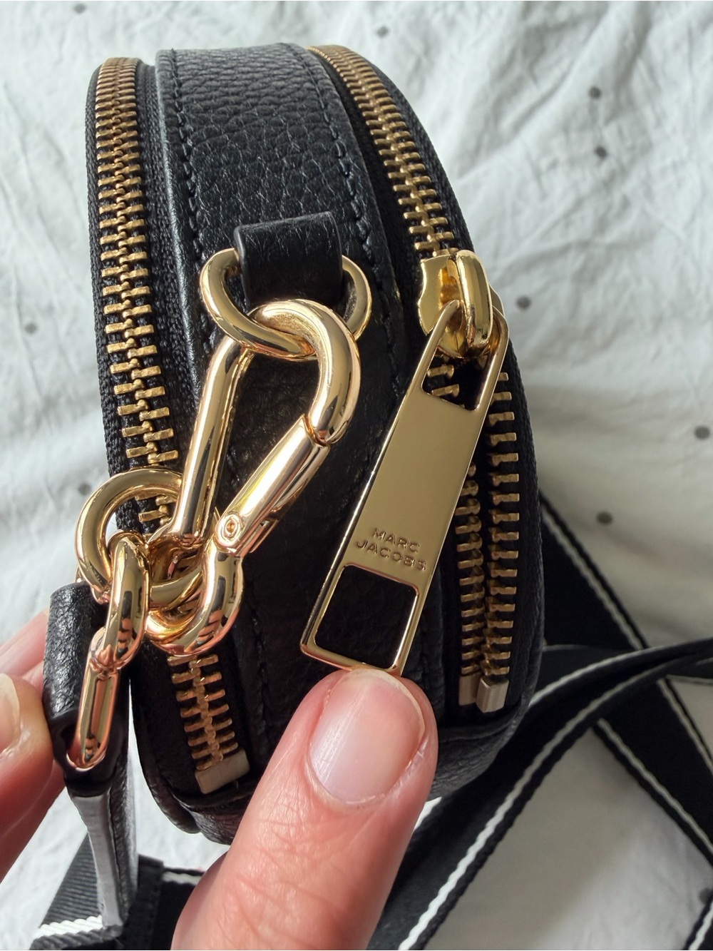 Marc Jacobs Black Pebbled Round Crossbody Bag with Gold Hardware - Picture 8 of 14